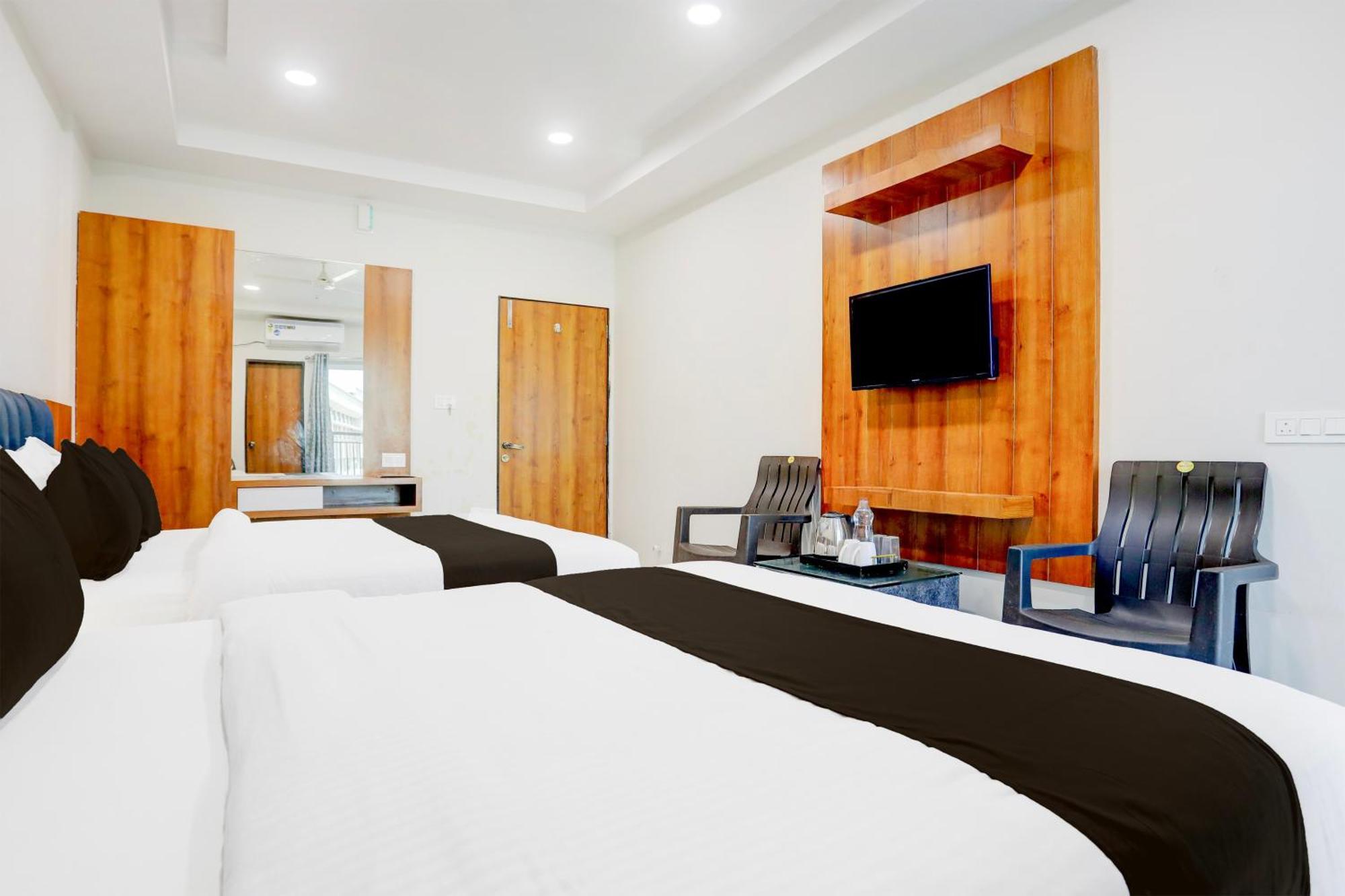 Super Townhouse Ambaji Formerly Hotel Kardhar Inn Exterior foto